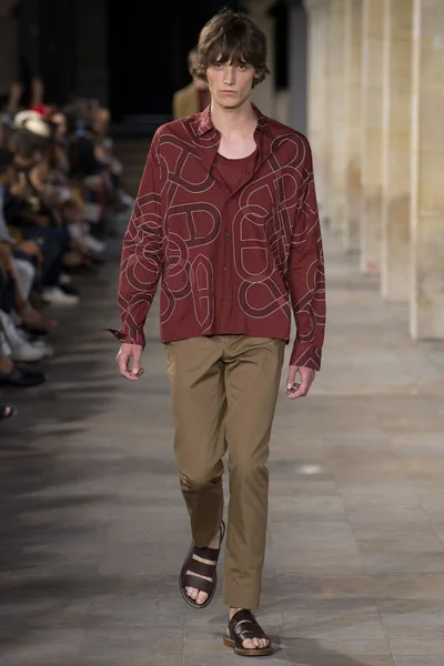 Look 12